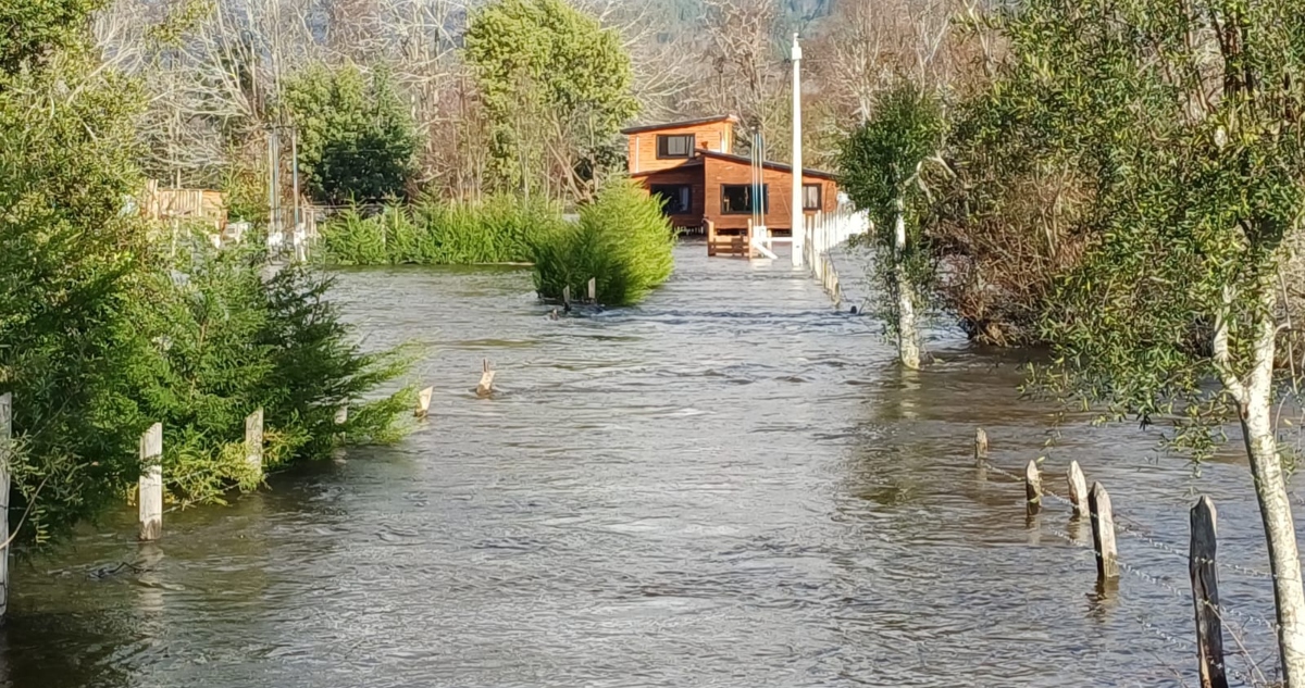 Evacuación por desborde de río cruces