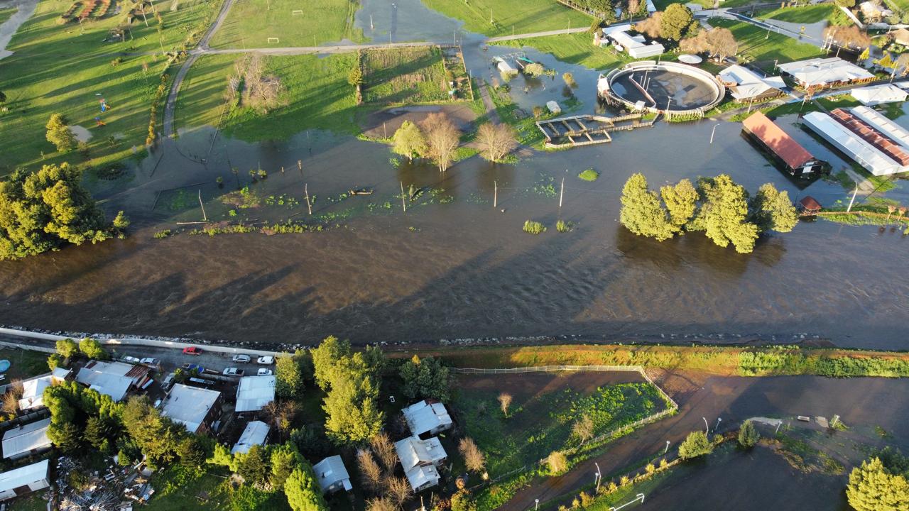 Declaran Alerta Roja para Loncoche por desborde del río Cruces: hay viviendas inundadas