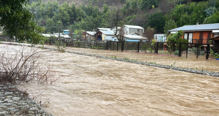 Desborde de río en Laraquete, comuna de Arauco