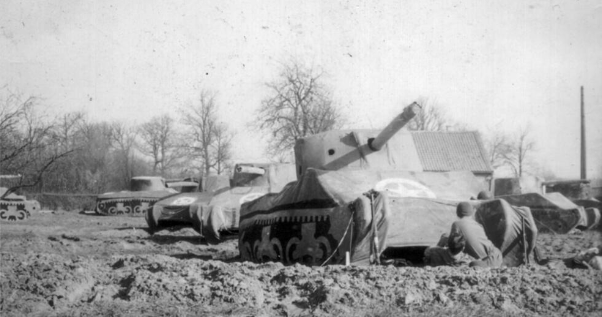 Tanques inflables en marzo de 1945. Durante décadas, su misión durante la Segunda Guerra Mundial fue un secreto