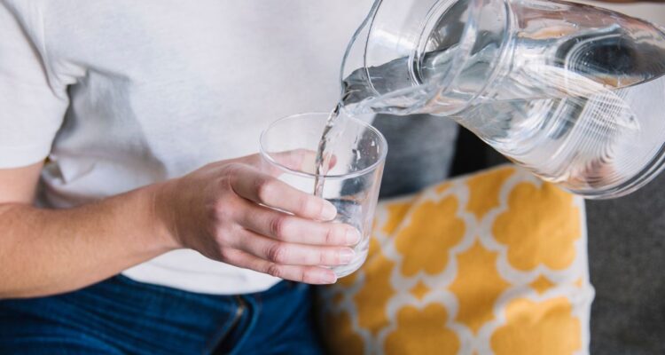 ¿Cómo saber si estás en riesgo de deshidratación? Conoce una forma de identificarlo si no tienes sed