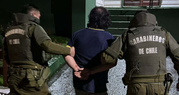 detenido hombre que se parapetó y golpeó a su hijo