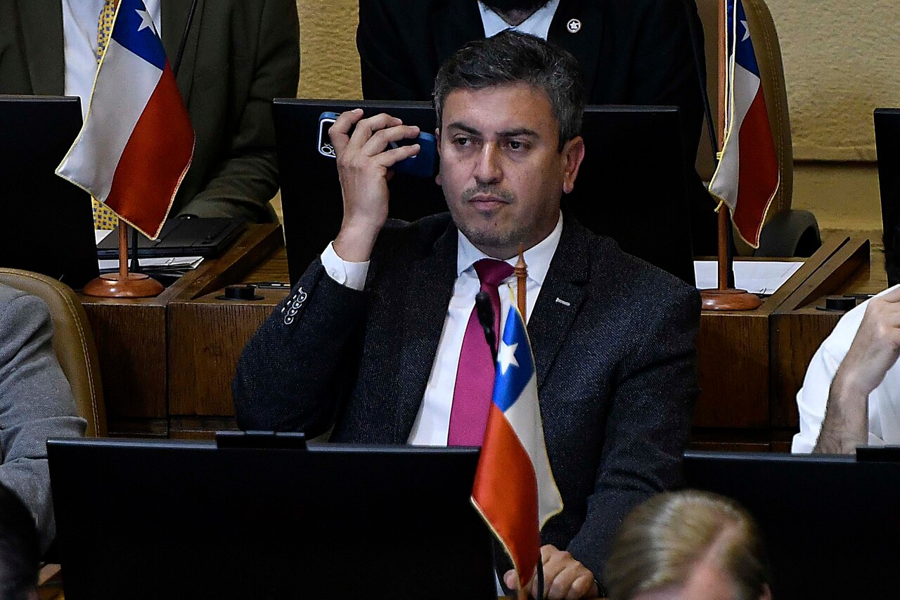 Mauricio Ojeda durante la sesión de la camara de diputados en el congreso nacional de Valparaiso.