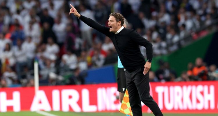 El técnico Edin Terzic renunció al Borussia Dortmund.