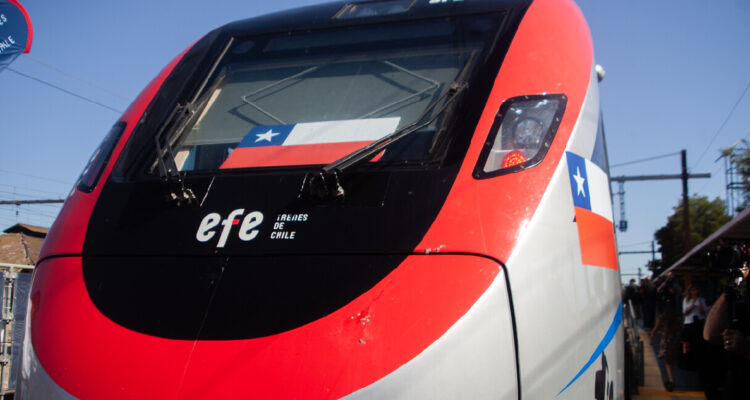 imagen archivo de un tren efe