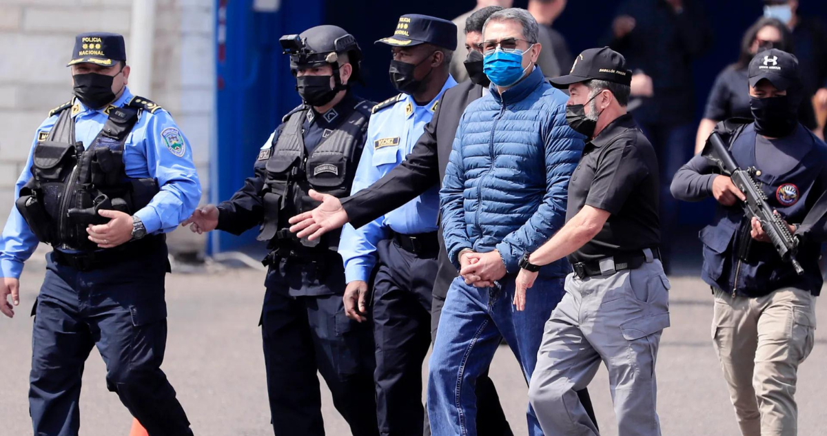 Expresidente de Honduras, culpable por narcotráfico, podría ser sentenciado a cadena perpetua en EEUU