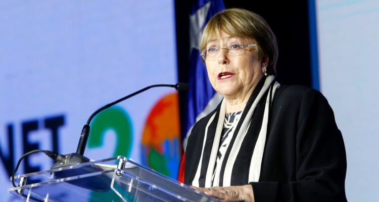 El saludo de Michelle Bachelet por aniversario 112 del PC: “Actor fundamental en la historia del país”