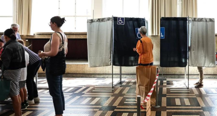 Elecciones en Francia: participación alcanza casi el 60%, la más alta en cerca de medio siglo