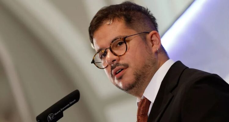 Aseguran que Chile buscaría nuevo socio militar en España tras debilitamiento de relaciones con Israel