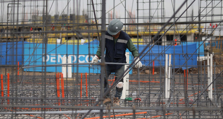 Gobierno destaca descenso del desempleo, pero admite que todavía hay “desafíos pendientes”