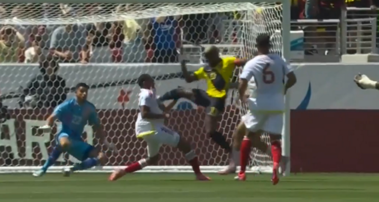 Así fue la descalificadora patada de Valencia que le costó la roja ante Venezuela por Copa América