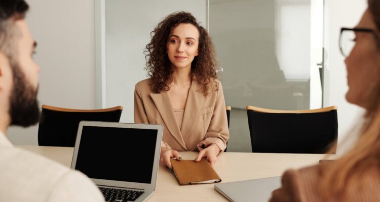 Entrevista laboral y sus preguntas más difíciles.