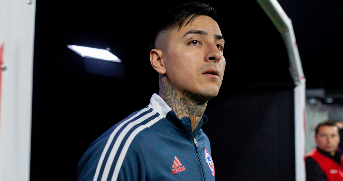 Erick Pulgar fue retenido en el aeropuerto de Estados Unidos.