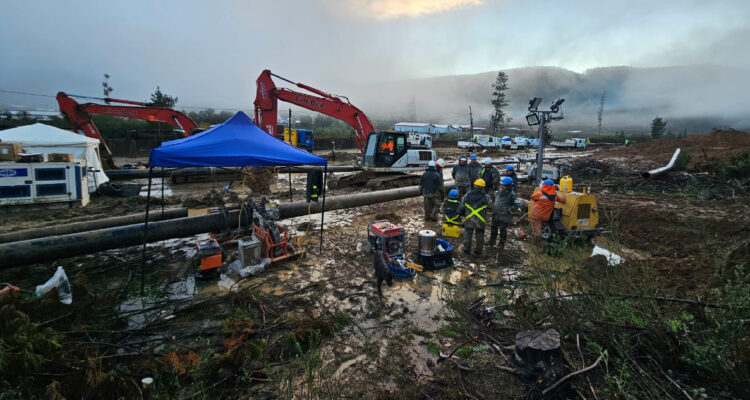 imagen de reposición de los servicios de agua en Curanilahue