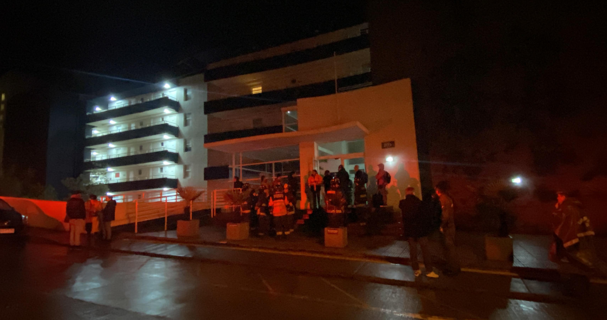 Evacuación de edificio en Reñaca por presencia de socavón