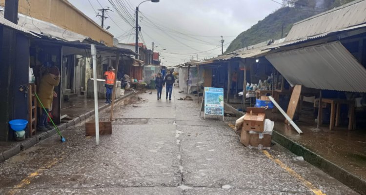 Imagen de Feria Libre de Lota tras sistema frontal