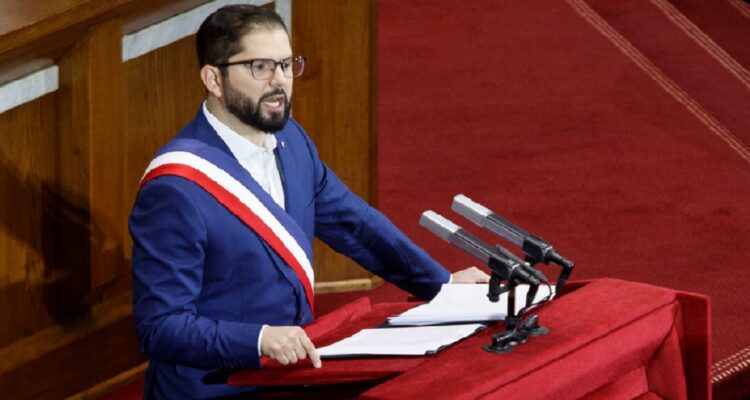 Francisco Paredes, Agencia UNO