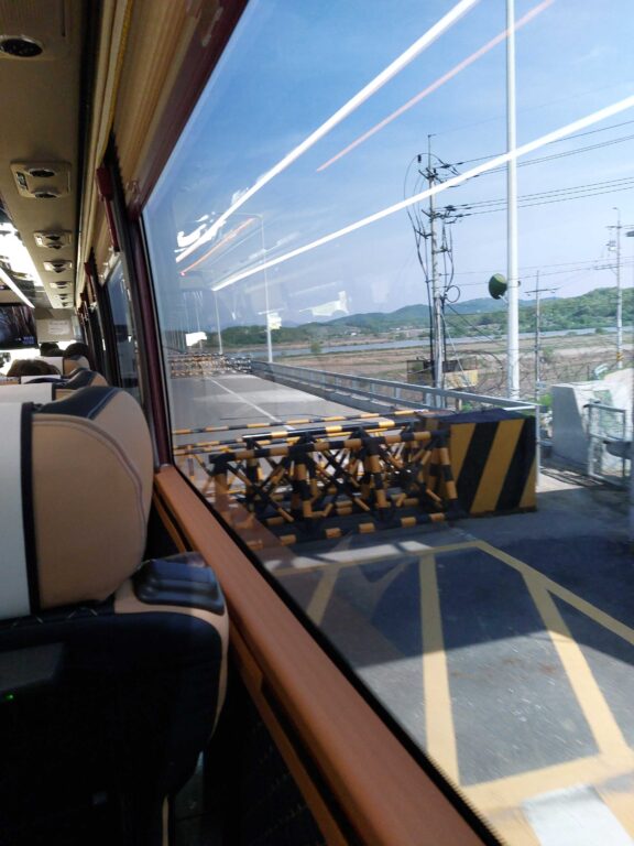 Bus a la DMZ en frontera de Corea del Norte.