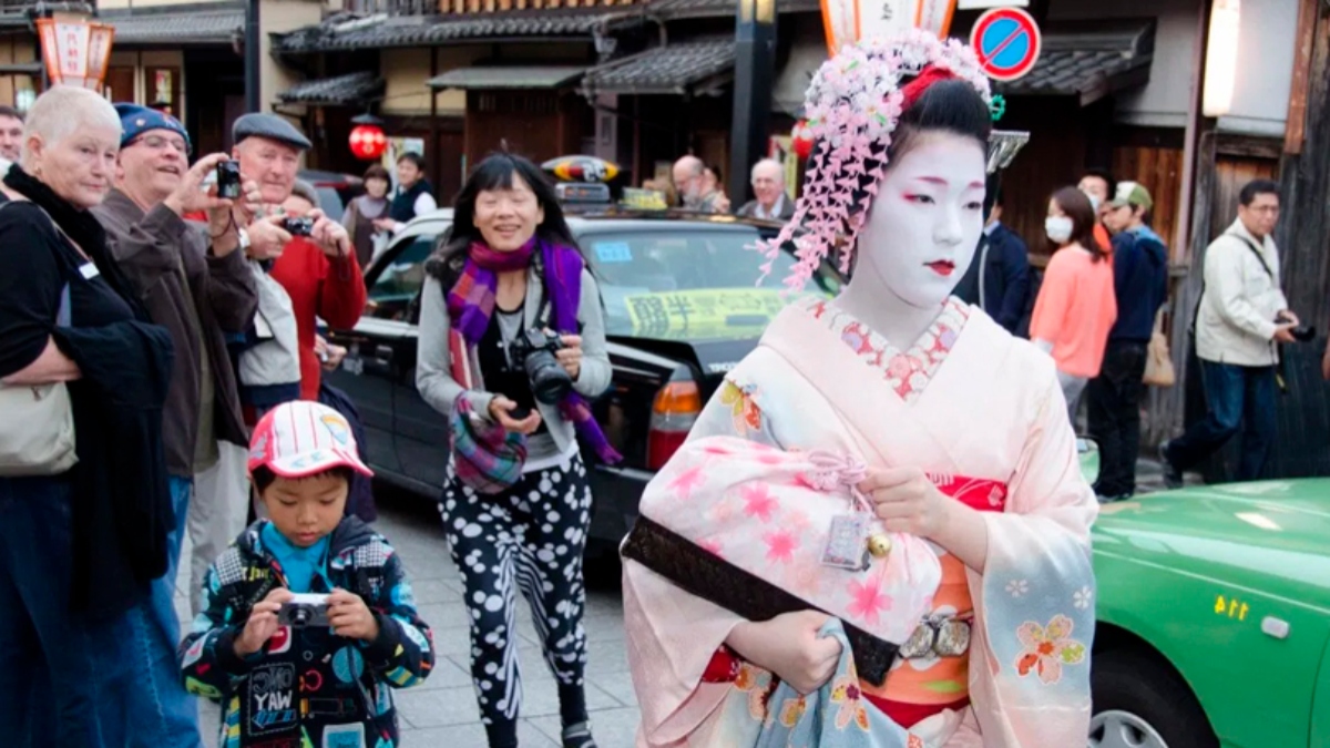 Geishas acosadas en Japón por turistas