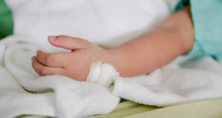 Dos detenidos por homicidio frustrado de niño de 2 años en Maipú: se trata de la mamá y su conviviente