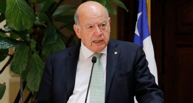 Tras insultos a Boric: José Miguel Insulza (PS) compara a Diosdado Cabello con un cerdo