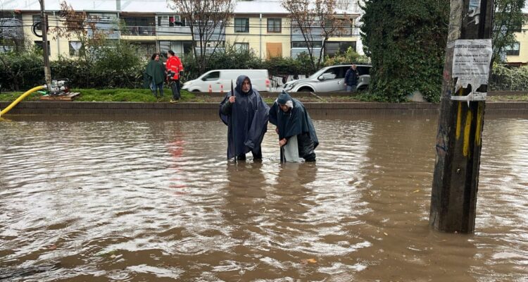 Sectores residenciales de la capital ya sufren los anegamientos por las fuertes lluvias