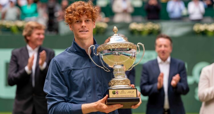Jannik Sinner ganó en Halle su primer título sobre césped.