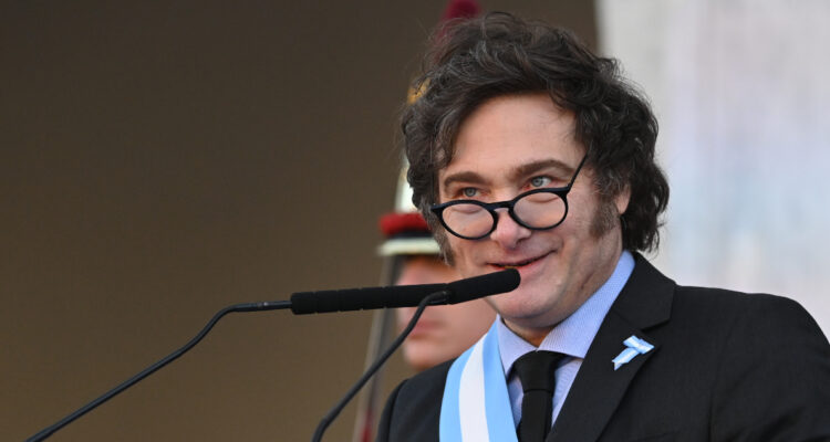 Milei se autocandidatea y asegura que puede ganar el Premio Nobel de Economía