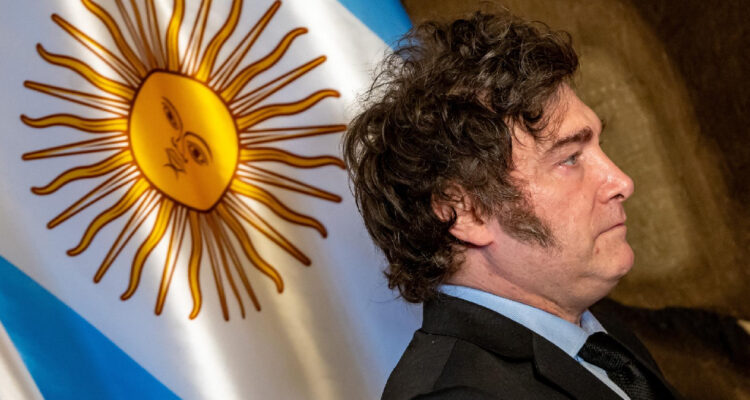 Presidente de Argentina, Javier Milei, en un punto de prensa en Praga
