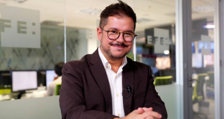 “No era para tanto”: oficialismo baja el tono a polémica de embajador en España y apunta a la prensa