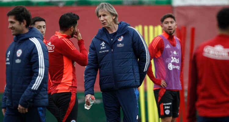 Ricardo Gareca sigue ensayando de cara a amistoso de La Roja con Paraguay.