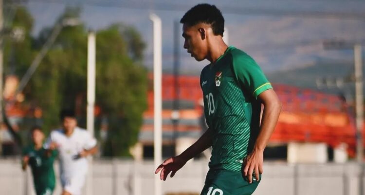 Moisés Paniagua no jugará la Copa América con Bolivia por culpa de su padre.