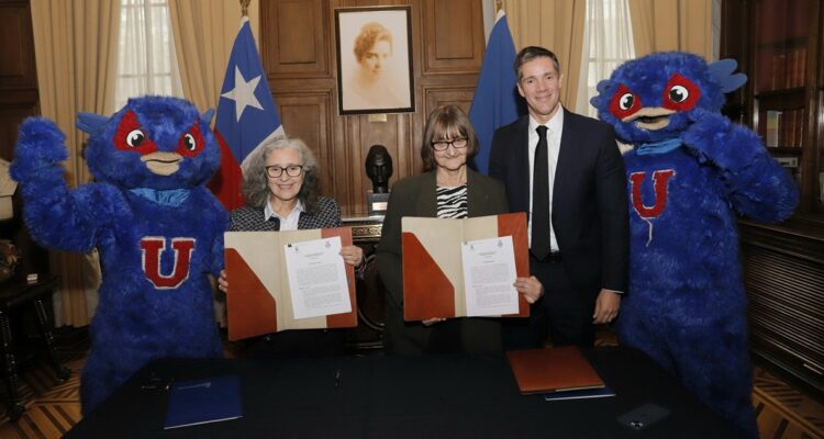 La U firmó convenio con Universidad de Chile.