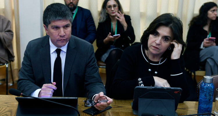 Falta de acuerdos y asesoría de exministra Uriarte marcan tramitación de Ley de Inteligencia