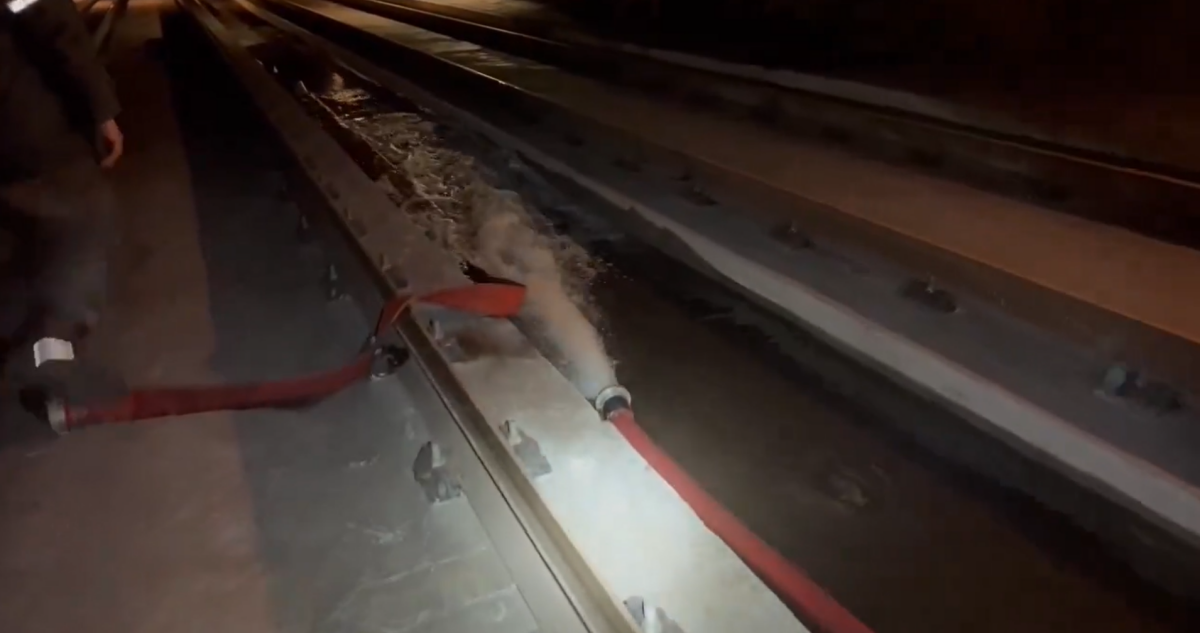 Línea 6 de Metro sigue con servicio parcial por anegamiento: sería agua subterránea dejada por lluvias