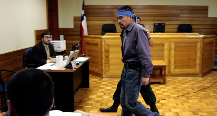 Defensa de Llaitul defiende huelga y asegura que intento de alimentación forzada sería una tortura