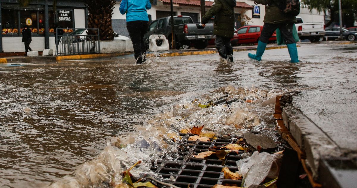 ¿Cómo se mide la lluvia en Chile, qué significa 1 mm o mimlímetro, a cuánto equivale y qué es un pluviómetro para la meteorología?