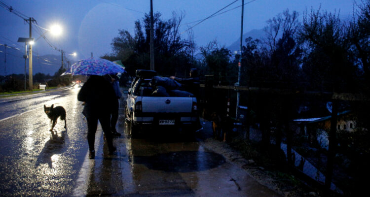 Lluvias: Senapred da cuenta de 100 mil hogares sin luz, 58 damnificados y 863 personas aisladas