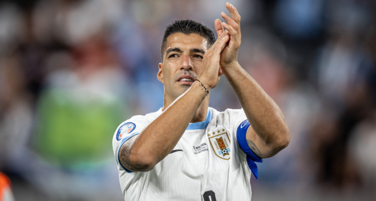 Luis Suárez y su delicado estado de salud en su regreso como capitán en Uruguay.