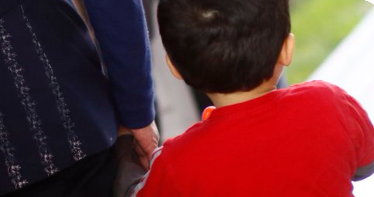 Niño de 2 años queda en riesgo vital tras sufrir fractura cráneal en Maipú: indagan a mamá y su pareja