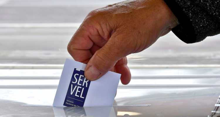Servel publica nómina de mayores de 90 años que no podrán votar