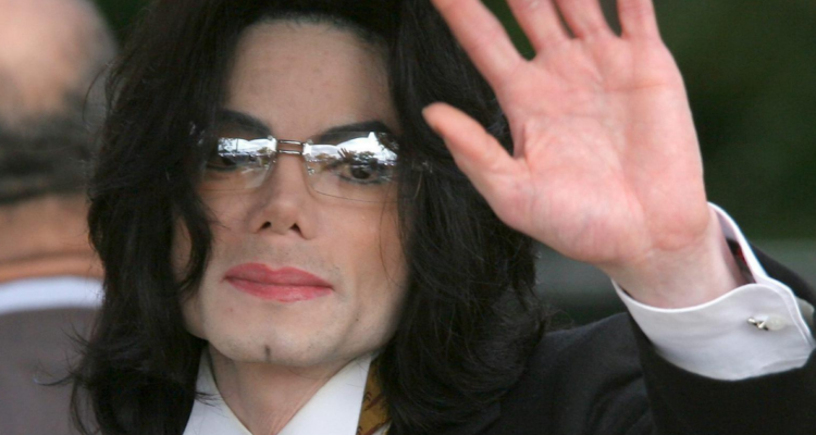 Michael Jackson en referencia a deuda antes de su muerte