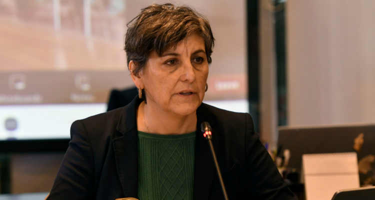 ministra de salud antivacunas