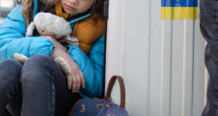 Acusan a Rusia de dar en adopción a niños ucranianos: EEUU considera “creíbles” los reportes