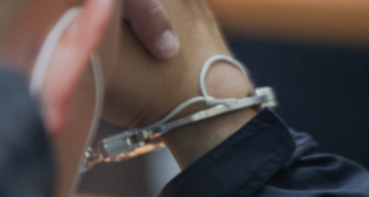 Prisión para acusados de agredir y robar víctima en Puente Alto