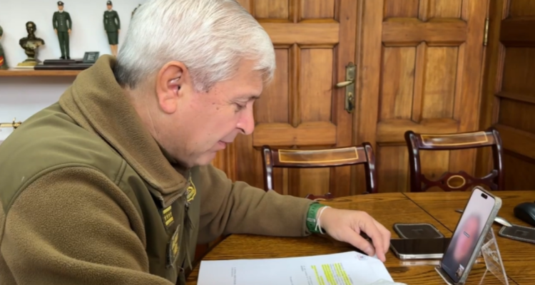 General Ricardo Yáñez y carabineras agredidas