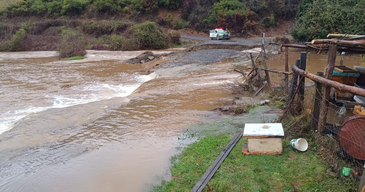 La Araucanía: sistema frontal deja caída de puentes, personas aisladas y Alerta Amarilla por desborde