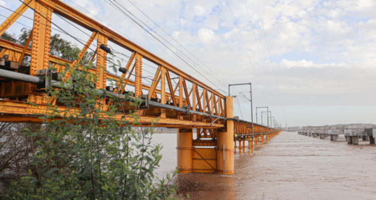 EFE anuncia cierre preventivo de Puente Ferroviario por crecida de caudal en medio de sistema frontal