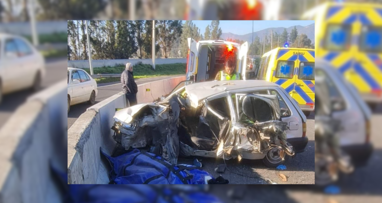 Casablanca: chofer argentino muere tras impactar violentamente vehículo contra barrera de contención