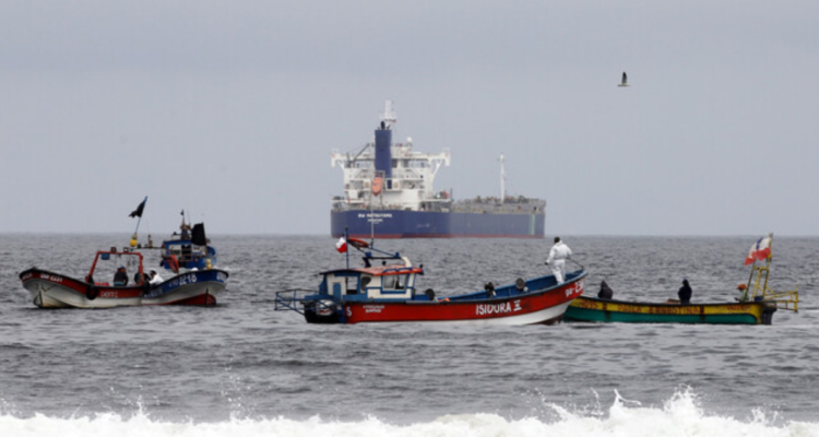 Pescadores artesanales de 3 regiones acusan que Ley Lafkenche tiene estancada a industria salmonera
